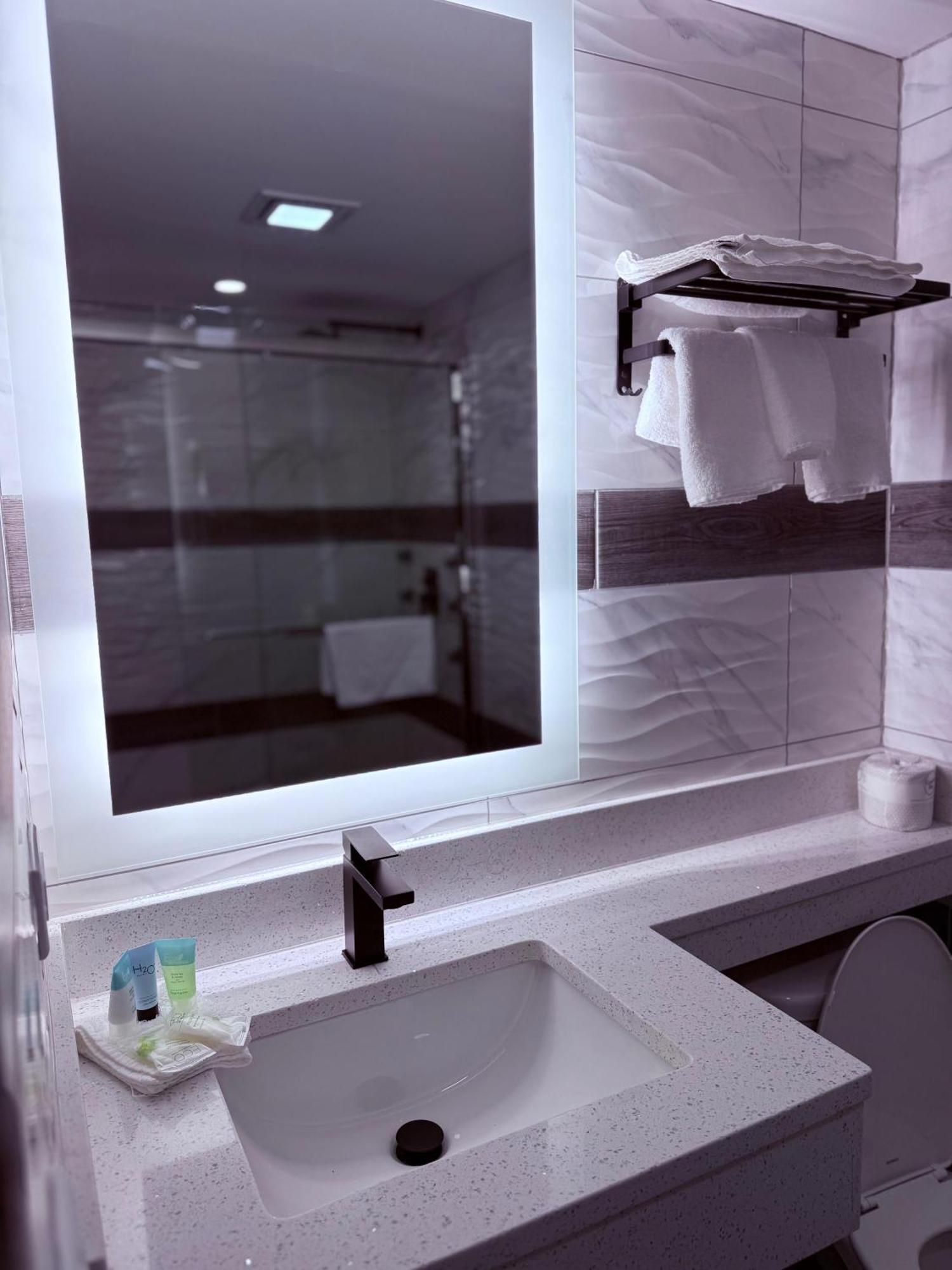 The Vine Hotel Bronx New นิวยอร์ก ภายนอก รูปภาพ